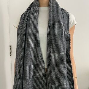Banana Republic Black and White Glen Plaid Scarf